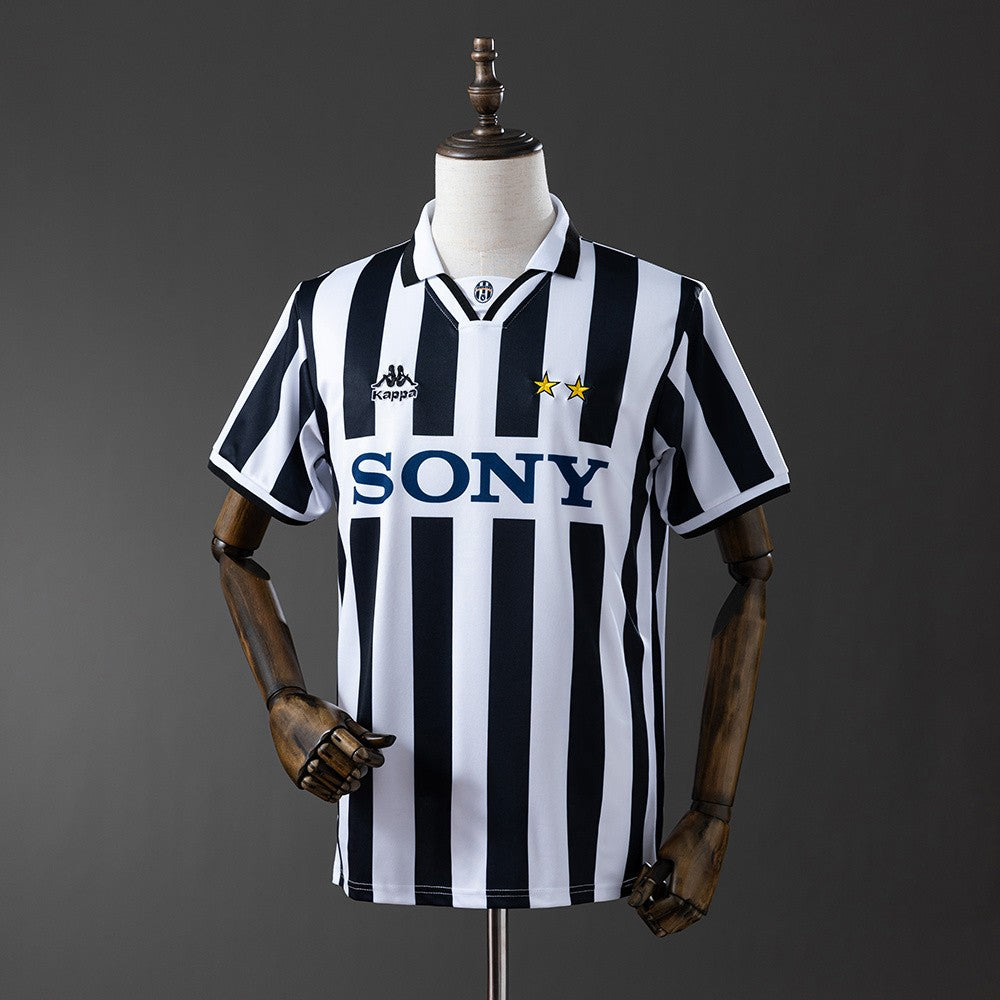Juventus 1995/1997 Home Retro Kit
