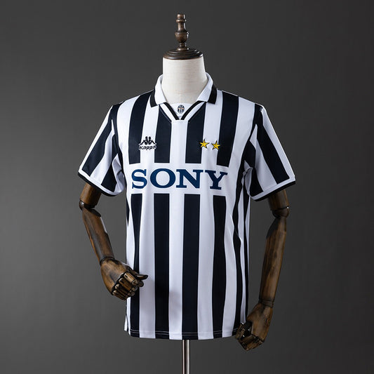 Juventus 1995/1997 Home Retro Kit