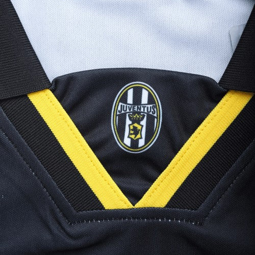 Juventus 1996/1997 Away Retro Kit