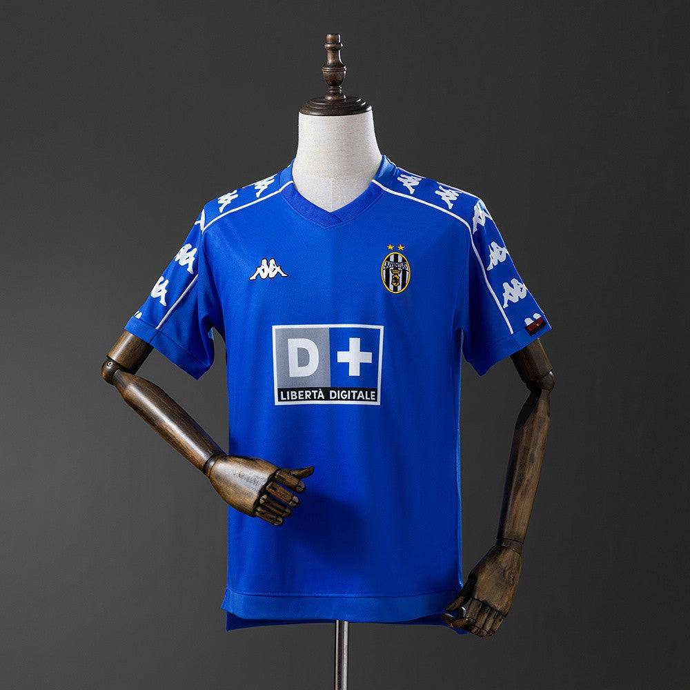 Juventus 1999/2000 Away Retro Kit
