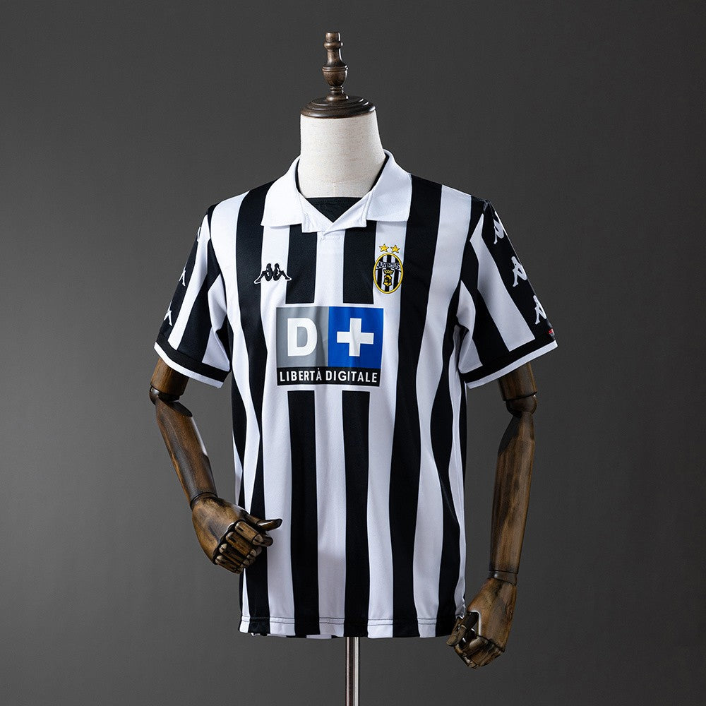 Juventus 1999/2000 Home Retro Kit