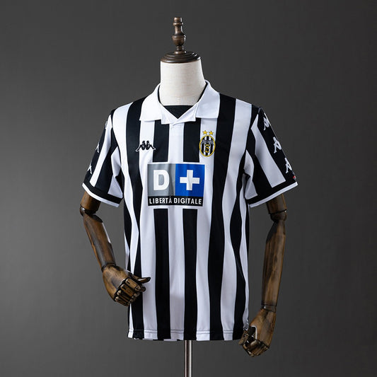 Juventus 1999/2000 Home Retro Kit