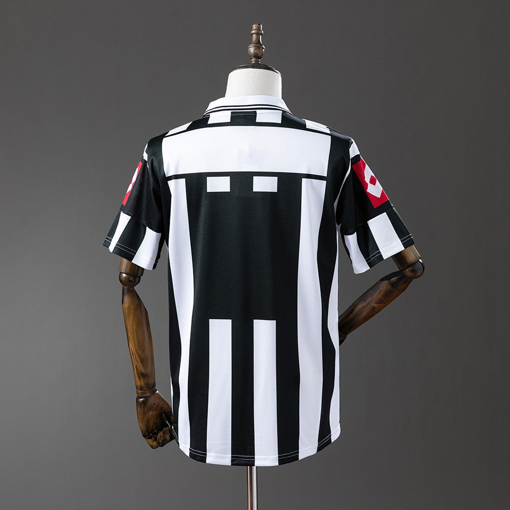 Juventus 2001/2002 Home Retro Kit