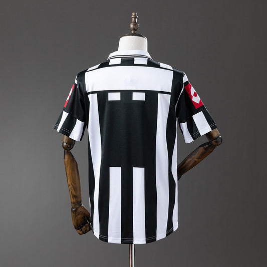 Juventus 2001/2002 Home Retro Kit