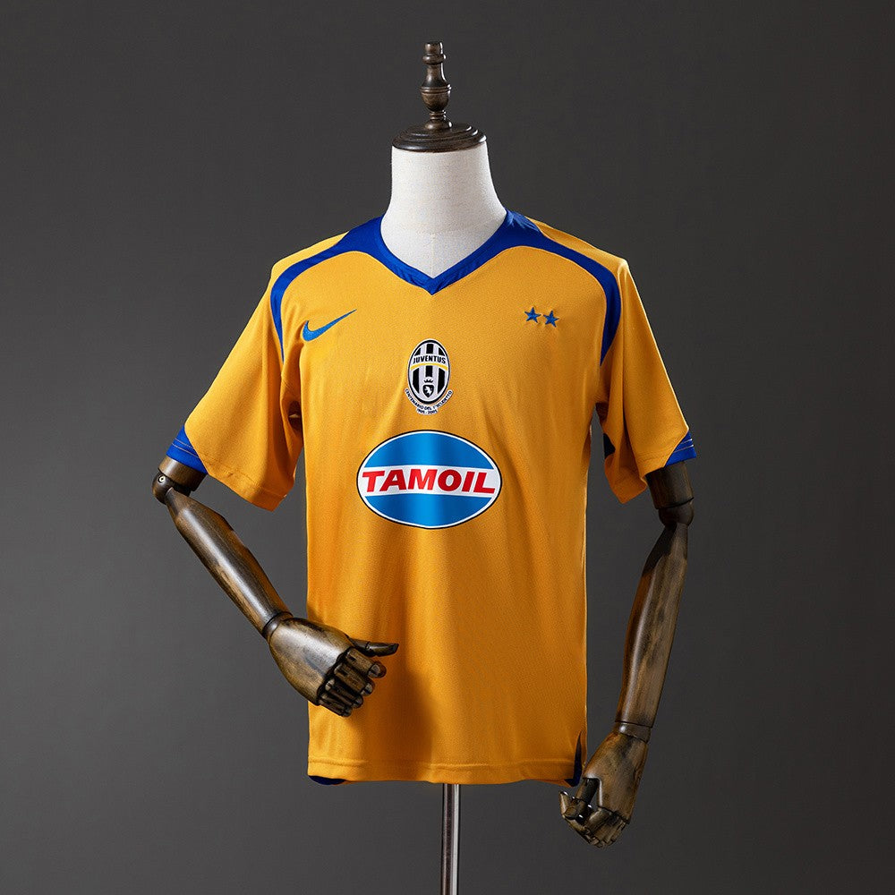 Juventus 2005/2006 Third Retro Kit