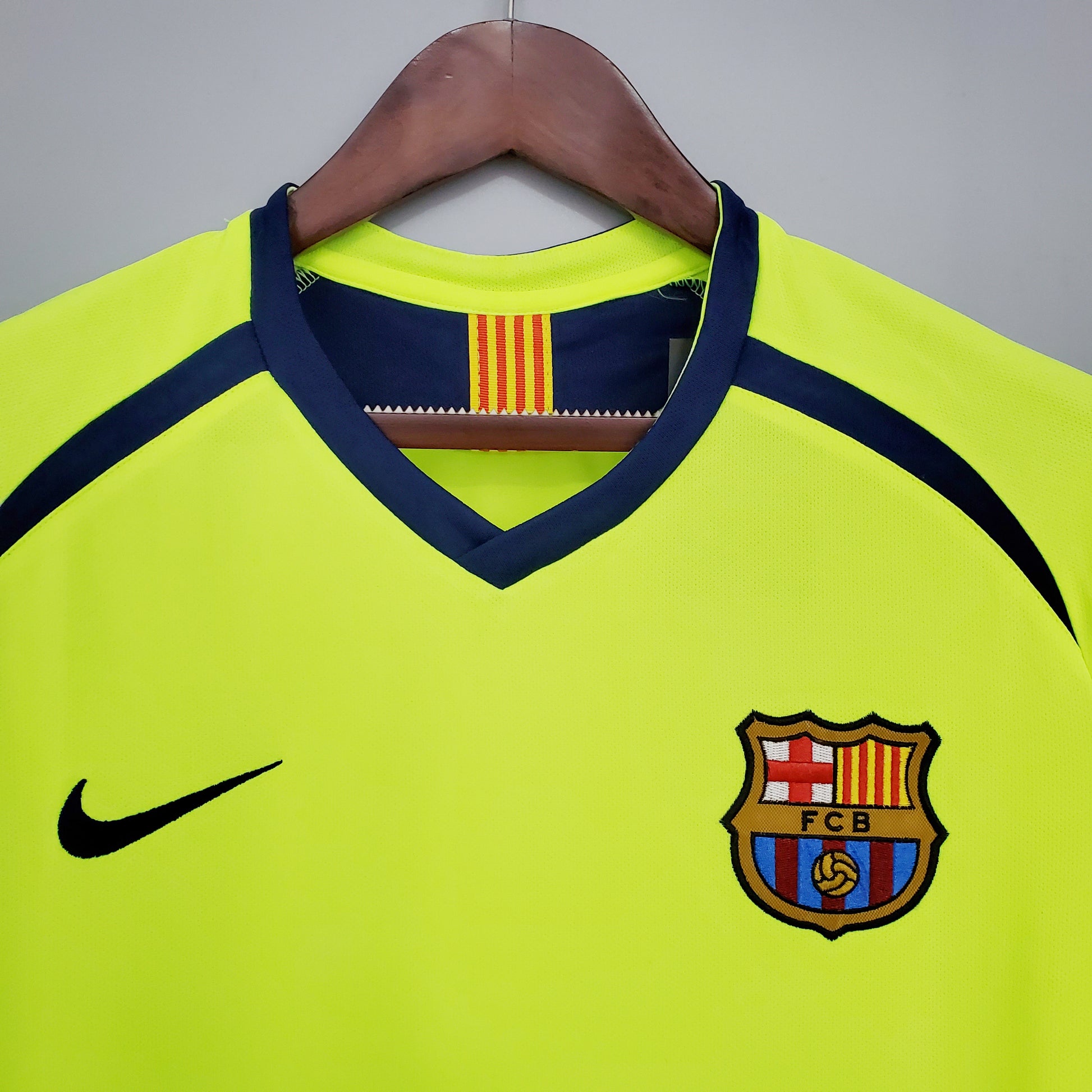 FC Barcelona Retro Away Kit 2005/06